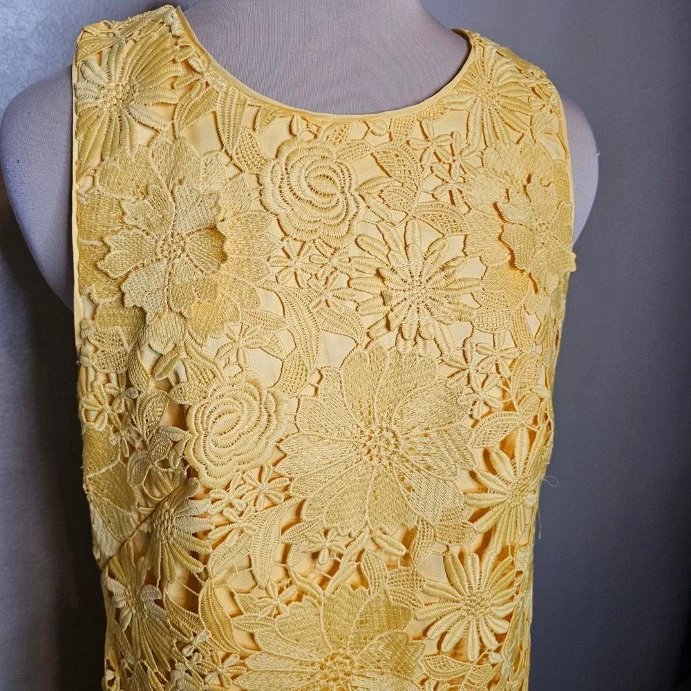White House Black Market Yellow Floral Giupure 3D‎ Lace Sheath Dress Size 6 - Picture 3 of 10